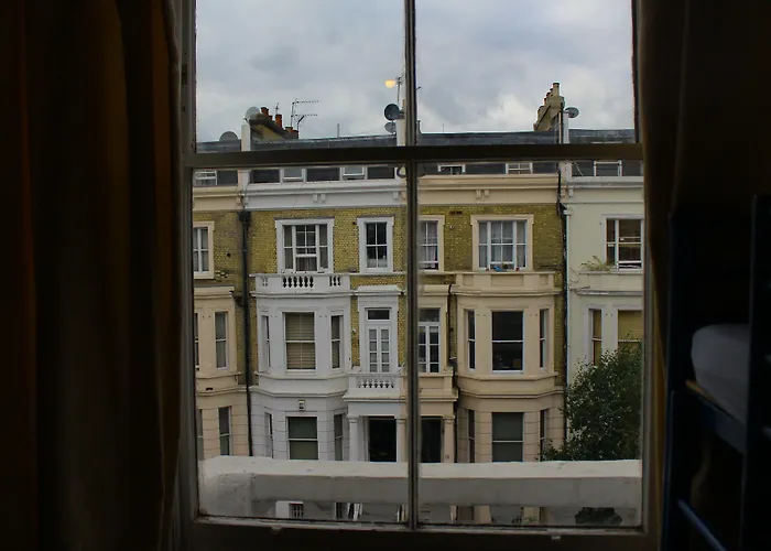 Saint James Backpackers Londra